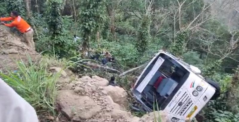 തീര്‍ത്ഥാടകസംഘം സഞ്ചരിച്ച ബസ് അപകടത്തില്‍പ്പെട്ടു: നാല് മരണം