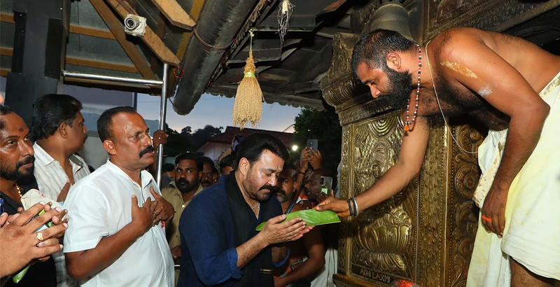 മമ്മൂട്ടിക്കു വേണ്ടി മോഹന്‍ലാല്‍ ശബരിമലയില്‍ വഴിപാട് നടത്തി