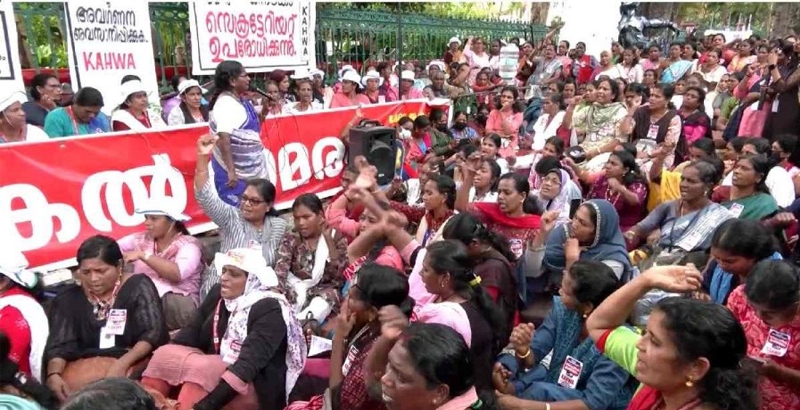 ആശ വര്ക്കര്മാര് നിരാഹാര സമരം അവസാനിപ്പിച്ചു; രാപകല് സമരം തുടരും