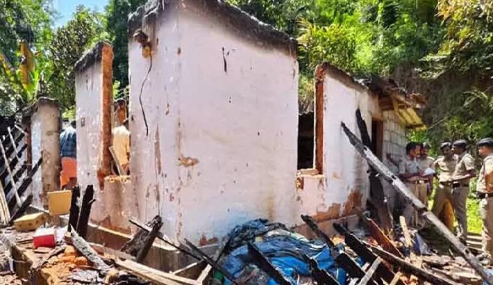 വീടിന് തീപിടിച്ചത് ഷോര്ട്ട് സര്ക്യൂട്ട് മൂലം; നാല് മൃതദേഹാവിഷ്ടങ്ങള് കണ്ടെടുത്തു വീടിന് തീപിടിച്ചത് ഷോര്ട്ട് സര്ക്യൂട്ട് മൂലം; നാല് മൃതദേഹാവിഷ്ടങ്ങള് കണ്ടെടുത്തു