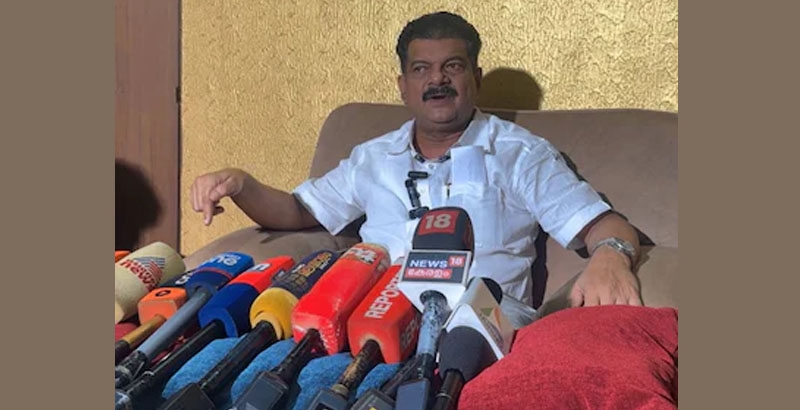 വി.ഡി സതീശൻ പറ്റിച്ചു; എന്നെ പൊതുവഴിയിൽ നിർത്തി വസ്ത്രാക്ഷേപം നടത്തി മുഖത്ത് ചെളിവാരിയെറിയുന്നു-പി.വി അൻവർ