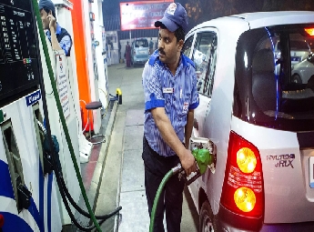 പുതിയ ഇന്ധന നിയമം ഡല്‍ഹിയില്‍ പ്രാവര്‍ത്തികമായി; വലഞ്ഞ് നിരവധി വാഹന ഉടമകള്‍