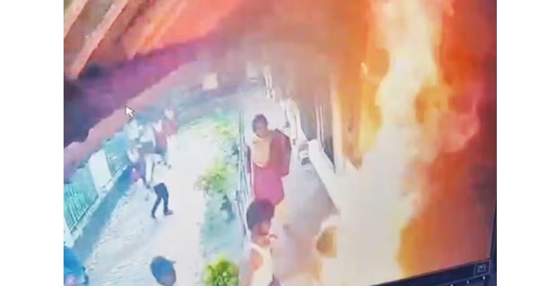 അധ്യാപകനെതിരെ ലൈംഗിക പീഡന പരാതി ഉന്നയിച്ച വിദ്യാര്‍ഥിനി തീകൊളുത്തി ആത്മഹത്യയ്ക്ക് ശ്രമിച്ചു