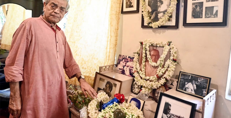 സത്യജിത് റായിയുടെ ധാക്കയിലെ തറവാട് വീട് പൊളിക്കരുത്; സാഹിത്യ മ്യൂസിയമാക്കാന് സഹായിക്കാം-ബംഗ്ലാദേശിനോട് അഭ്യര്ത്ഥനയുമായി ഇന്ത്യ