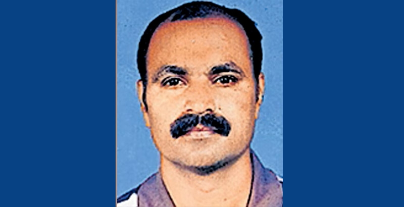 ചെങ്കടലില് ഹൂതികള് ആക്രമിച്ച് മുക്കിയ കപ്പലില് നിന്ന് കടലില് ചാടിയ മലയാളിയെ കാണാതായി