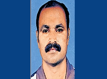 ചെങ്കടലില്‍ ഹൂതികള്‍ ആക്രമിച്ച് മുക്കിയ കപ്പലില്‍ നിന്ന് കടലില്‍ ചാടിയ മലയാ...