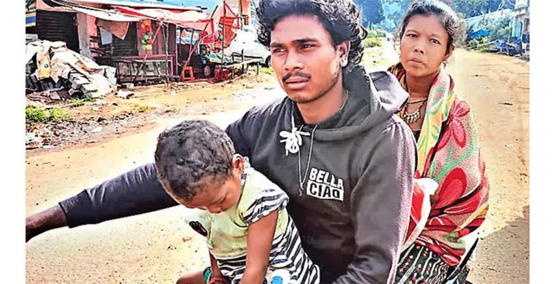 ആശുപത്രി ആംബുലന്സ് വിട്ടുനല്കിയില്ല ; മരിച്ച കുഞ്ഞിന്റെ മൃതശരീരവുമായി മാതാപിതാക്കള് ബൈക്കിലും ഓട്ടോയിലുമായി സഞ്ചരിച്ചത് 90 കിലോമീറ്റര്