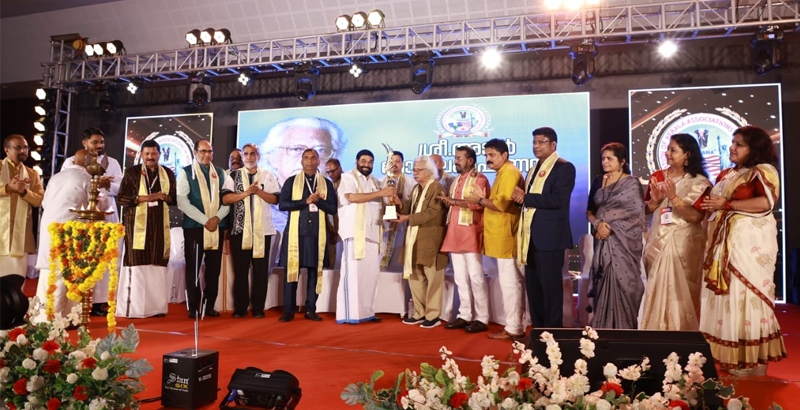 ഫൊക്കാനയുടെ ഭാരത ശ്രേഷ്ഠ പുരസ്‌കാരം അടൂര്‍ ഗോപാലകൃഷ്ണന് സമ്മാനിച്ചു