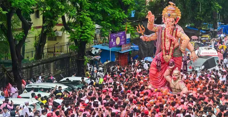 ഗണപതി വിഗ്രഹ നിമജ്ജനത്തിനിടെ ഷോക്കേറ്റ് ഒരാള്‍ മരിച്ചു; അഞ്ചു പേര്‍ക്ക് പരിക്ക്