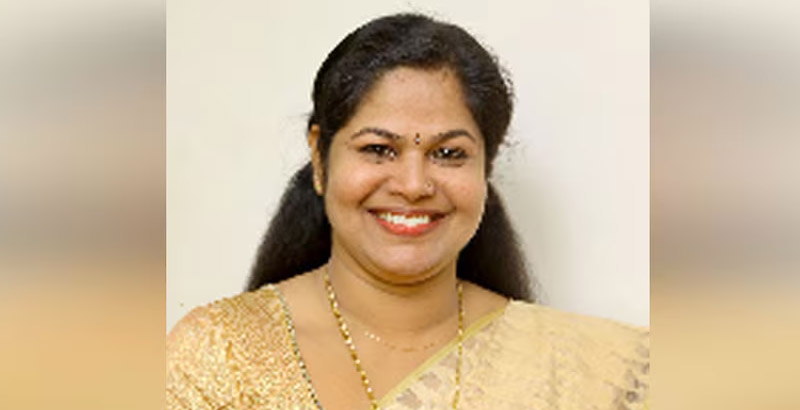 കൊച്ചി:  കോര്‍പ്പറേഷന്‍ മുന്‍ കൗണ്‍സിലര്‍ ഗ്രേസി ജോസഫിനെ മകന്‍ കുത്തി പരിക്കേല്‍പ്പിച്ചു
