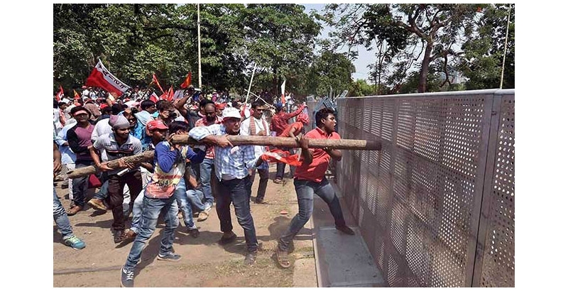 പാക് അധീന കശ്മീരില്‍ പ്രക്ഷോഭം, ലോങ് മാര്‍ച്ചിന് നേരെ വെടിവെപ്പ്; 12 പേര്‍ കൊല്ലപ്പെട്ടു