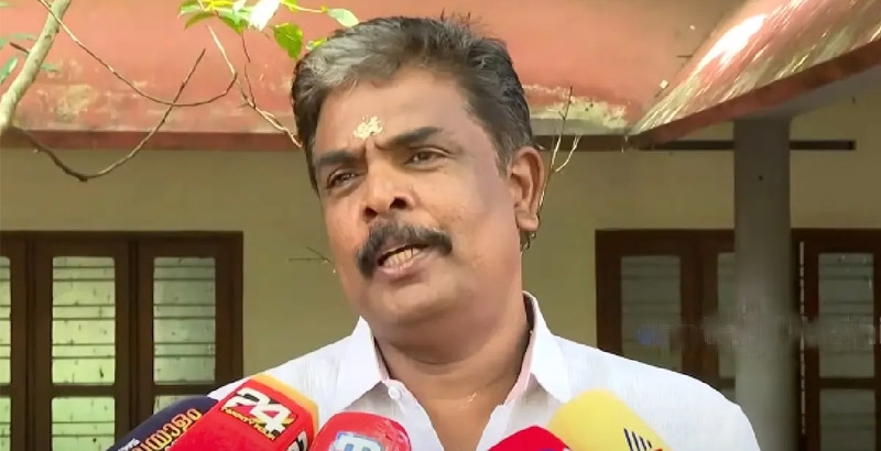 ശബരിമല സ്വർണപ്പാളി വിവാദം:  മുൻ അഡ്മിനിസ്‌ട്രേറ്റീവ് ഓഫീസർ മുരാരി ബാബുവിനെ സസ്‌പെൻഡ് ചെയ്തു