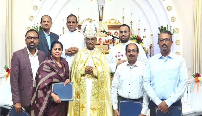 ബിഷപ്പ് എമരിറ്റസ് മാര്‍. ജേക്കബ് അങ്ങാടിയത്ത് ഡിപ്ലോമകള്‍ സമ്മാനിച്ചു
