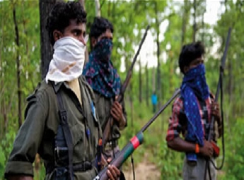 മഹാരാഷ്ട്രയില്‍ 61 നക്‌സല്‍ പ്രവര്‍ത്തകര്‍ പൊലീസിനു മുമ്പില്‍ കീഴടങ്ങി