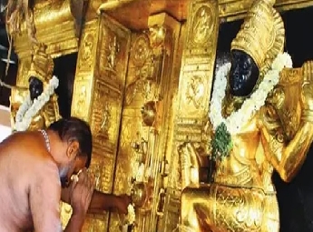ദ്വാരപാലക ശില്‍പങ്ങളില്‍ സ്വര്‍ണപ്പാളികള്‍ പുനഃസ്ഥാപിച്ചു