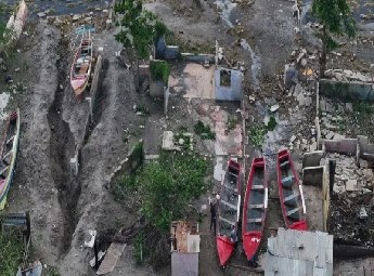 നാശം വിതച്ച് മെലിസ ചുഴലിക്കാറ്റ് കടന്നുപോയതിനു പിന്നാലെ ജമൈക്ക വീണ്ടും ജീവിതത്തിലേക്ക് നാശം വിതച്ച് മെലിസ ചുഴലിക്കാറ്റ് കടന്നുപോയതിനു പിന്നാലെ ജമൈക്ക വീണ്ടും ജീവിതത്തിലേക്ക്
