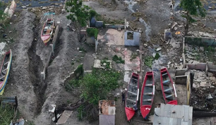നാശം വിതച്ച് മെലിസ ചുഴലിക്കാറ്റ് കടന്നുപോയതിനു പിന്നാലെ ജമൈക്ക വീണ്ടും ജീവിതത്തിലേക്ക് നാശം വിതച്ച് മെലിസ ചുഴലിക്കാറ്റ് കടന്നുപോയതിനു പിന്നാലെ ജമൈക്ക വീണ്ടും ജീവിതത്തിലേക്ക്