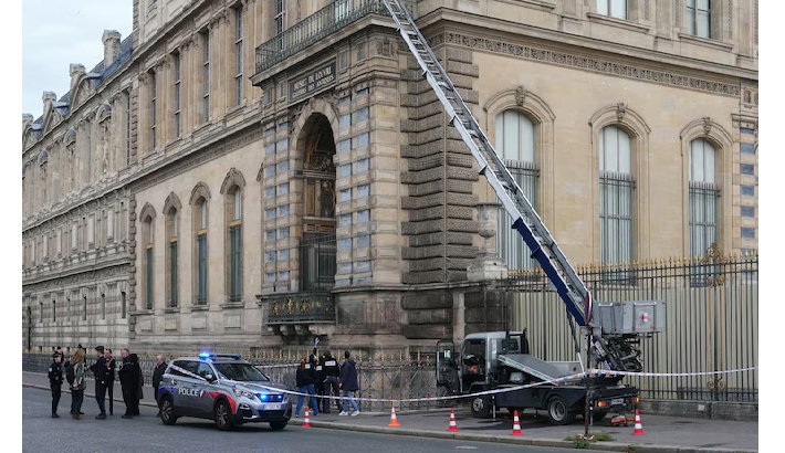 ലൂവ്രെ മ്യൂസിയം കവര്‍ച്ച: പ്രധാന പ്രതികളെന്ന് കരുതുന്ന യുവതിയും യുവാവും പിടിയില്‍; മൂന്നുപേരെ വിട്ടയച്ചു