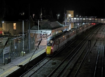 ഇംഗ്ലണ്ടില്‍ ട്രെയിനില്‍ കത്തി ആക്രമണം; 10 പേര്‍ക്ക് പരിക്ക്; ഭീകരവിരുദ്ധ പോലീസ് അന്വേഷണം തുടങ്ങി