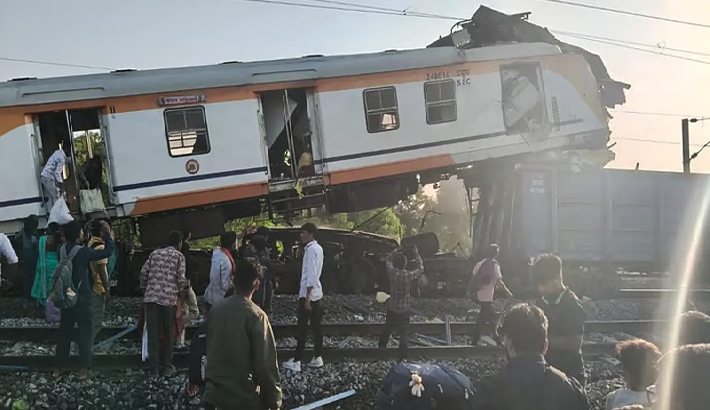 ഛത്തീസ്ഗഡില്‍ ട്രെയിനുകള്‍ കൂട്ടിയിടിച്ചു