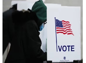 ന്യൂയോര്‍ക്ക് സിറ്റി മേയര്‍ തെരഞ്ഞെടുപ്പ് : മത്സരം കടുത്തത് ; മംദാനിയെ കോമോ മലര്‍ത്തിയടിക്കുമോ ?