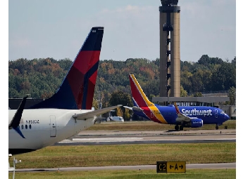 ഷട്ട്ഡൗണ്‍ മൂലം യു.എസ്. വിമാനത്താവളങ്ങളില്‍ ആയിരക്കണക്കിന് വിമാനങ്ങള്‍ റദ്ദാക്കുന്നു; വെള്ളിയാഴ്ച മുതല്‍ നിയന്ത്രണം