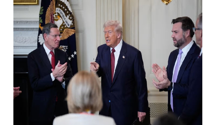 ട്രംപിന് പിന്തുണ: വെനസ്വേലയ്ക്കെതിരെ സൈനികനടപടി തടയാനുള്ള പ്രമേയം സെനറ്റ് തള്ളി ട്രംപിന് പിന്തുണ: വെനസ്വേലയ്ക്കെതിരെ സൈനികനടപടി തടയാനുള്ള പ്രമേയം സെനറ്റ് തള്ളി