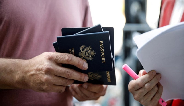 ട്രംപ് സര്ക്കാരിനെ അനുകൂലിച്ച് സുപ്രീംകോടതി; ട്രാന്സ്ജെന്ഡര് പാസ്പോര്ട്ട് നയം നടപ്പാക്കാം ട്രംപ് സര്ക്കാരിനെ അനുകൂലിച്ച് സുപ്രീംകോടതി; ട്രാന്സ്ജെന്ഡര് പാസ്പോര്ട്ട് നയം നടപ്പാക്കാം