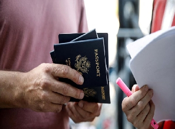 ട്രംപ് സര്‍ക്കാരിനെ അനുകൂലിച്ച് സുപ്രീംകോടതി; ട്രാന്‍സ്‌ജെന്‍ഡര്‍ പാസ്‌പോര്‍ട്ട് നയം നടപ്പാക്കാം