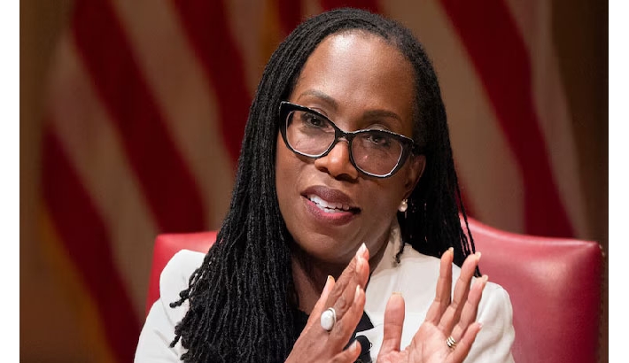 ട്രംപ് ഭരണകൂടത്തിന് ആശ്വാസം: നിര്ത്തിവെച്ച ഭക്ഷ്യസഹായ പദ്ധതിക്കുള്ള ഫണ്ട് തുടരണമെന്ന കീഴ്കോടതി തീരുമാനം താല്ക്കാലികമായി തടഞ്ഞ് സുപ്രീംകോടതി ട്രംപ് ഭരണകൂടത്തിന് ആശ്വാസം: നിര്ത്തിവെച്ച ഭക്ഷ്യസഹായ പദ്ധതിക്കുള്ള ഫണ്ട് തുടരണമെന്ന കീഴ്കോടതി തീരുമാനം താല്ക്കാലികമായി തടഞ്ഞ് സുപ്രീംകോടതി