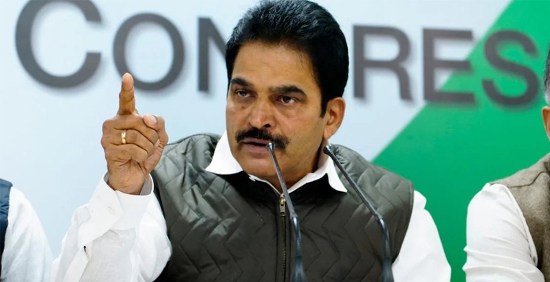 വന്ദേഭാരത് ഉദ്ഘാടനത്തിന് വിദ്യാര്‍ഥികളെ ഉപയോഗിച്ച് ആര്‍ എസ് എസ് ഗണഗീതം പാടിച്ചതിനെതിരെ കെ സി വേണുഗോപാല്‍