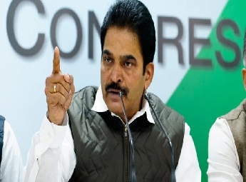 വന്ദേഭാരത് ഉദ്ഘാടനത്തിന് വിദ്യാര്‍ഥികളെ ഉപയോഗിച്ച് ആര്‍ എസ് എസ് ഗണഗീതം പാടിച്ചതിനെതിരെ കെ സി വേണുഗോപാല്‍