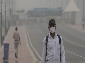 ഡല്‍ഹിയിലെ അന്തരീക്ഷ മലിനീകരണം 400 കടന്ന് റെഡ് സോണില്‍