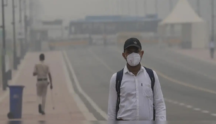 ഡല്ഹിയിലെ അന്തരീക്ഷ മലിനീകരണം 400 കടന്ന് റെഡ് സോണില് ഡല്ഹിയിലെ അന്തരീക്ഷ മലിനീകരണം 400 കടന്ന് റെഡ് സോണില്