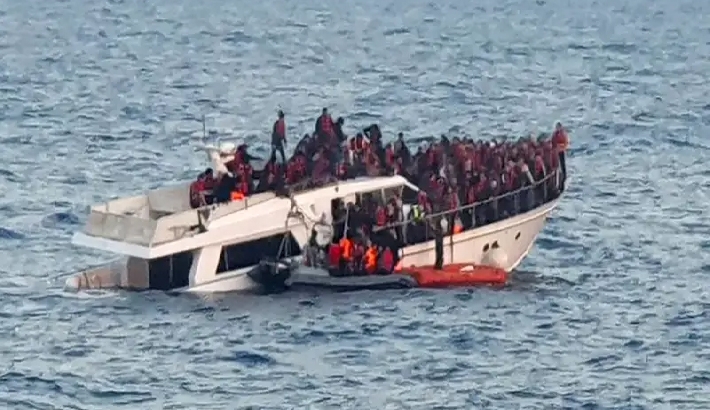 തായ്ലന്ഡ്-മലേഷ്യ അതിര്ത്തിയില് 300ലധികം യാത്രക്കാരുമായി ബോട്ട് മുങ്ങി; നൂറുകണക്കിന് പേരെ കാണാതായി തായ്ലന്ഡ്-മലേഷ്യ അതിര്ത്തിയില് 300ലധികം യാത്രക്കാരുമായി ബോട്ട് മുങ്ങി; നൂറുകണക്കിന് പേരെ കാണാതായി