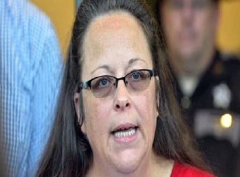 സ്വവര്‍ഗ്ഗ വിവാഹം നിയമ വിധേയമാക്കിയത് പുനഃപരിശോധിക്കണമെന്ന ആവശ്യം സുപ്രിം കോടതി തള്ളി