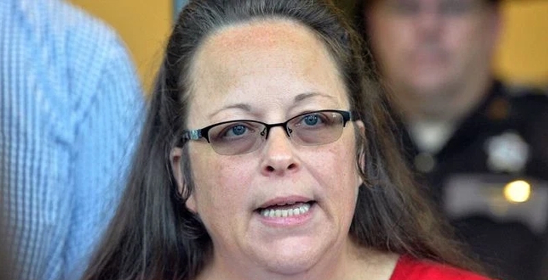 സ്വവര്‍ഗ്ഗ വിവാഹം നിയമ വിധേയമാക്കിയത് പുനഃപരിശോധിക്കണമെന്ന ആവശ്യം സുപ്രിം കോടതി തള്ളി