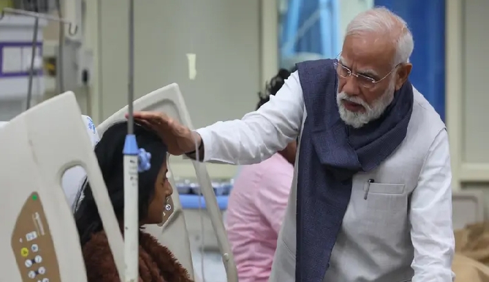 ഡല്ഹി സ്ഫോടനത്തില് പരിക്കേറ്റവരെ മോഡി സന്ദര്ശിച്ചു ഡല്ഹി സ്ഫോടനത്തില് പരിക്കേറ്റവരെ മോഡി സന്ദര്ശിച്ചു