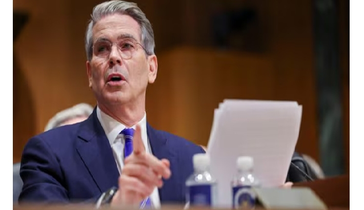 അമേരിക്കന് തൊഴിലാളികളെ പരിശീലിപ്പിച്ച് നാട്ടിലേക്ക് തിരിച്ചുവിടുക : ട്രംപിന്റെ പുതിയ H-1B വിസാ പദ്ധതിയെക്കുറിച്ച് സ്കോട്ട് ബെസന്റ് അമേരിക്കന് തൊഴിലാളികളെ പരിശീലിപ്പിച്ച് നാട്ടിലേക്ക് തിരിച്ചുവിടുക : ട്രംപിന്റെ പുതിയ H-1B വിസാ പദ്ധതിയെക്കുറിച്ച് സ്കോട്ട് ബെസന്റ്