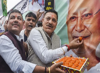 ബിഹാറില്‍ എന്‍ഡിഎ കുതിപ്പ് തുടരുന്നു