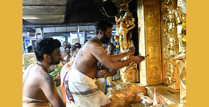 വൃശ്ചികപ്പുലരിയില്‍ ശബരിമലയില്‍ ഭക്തര്‍ക്ക് ദര്‍ശന പുണ്യം