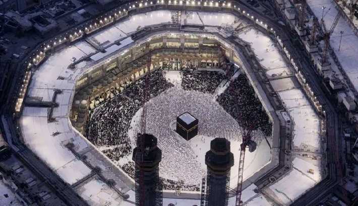 മദീനയ്ക്കടുത്ത് ബസും എണ്ണ ടാങ്കറും കൂട്ടിയിടിച്ച് തീപിടിച്ചു; 45 ഇന്ത്യന് ഉംറ തീര്ത്ഥാടകര്ക്ക് ദാരുണാന്ത്യം മദീനയ്ക്കടുത്ത് ബസും എണ്ണ ടാങ്കറും കൂട്ടിയിടിച്ച് തീപിടിച്ചു; 45 ഇന്ത്യന് ഉംറ തീര്ത്ഥാടകര്ക്ക് ദാരുണാന്ത്യം