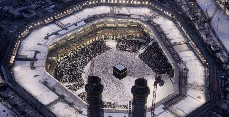 മദീനയ്ക്കടുത്ത് ബസും എണ്ണ ടാങ്കറും കൂട്ടിയിടിച്ച് തീപിടിച്ചു; 45 ഇന്ത്യന് ...