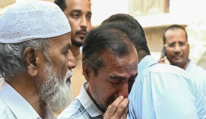 സൗദി ബസ് ദുരന്തം: 9 കുട്ടികള് ഉള്പ്പെടെ ഒരേ കുടുംബത്തിലെ 18 പേര് കത്തിക്കരിഞ്ഞു മരിച്ചു സൗദി ബസ് ദുരന്തം: 9 കുട്ടികള് ഉള്പ്പെടെ ഒരേ കുടുംബത്തിലെ 18 പേര് കത്തിക്കരിഞ്ഞു മരിച്ചു