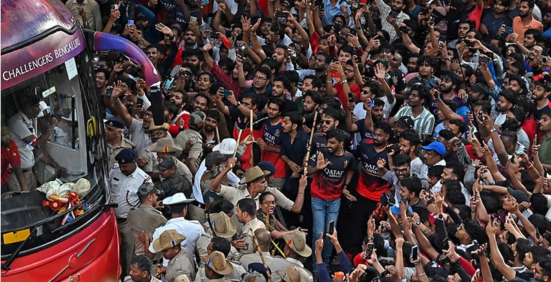 ആള്‍ക്കൂട്ട ദുരന്തത്തിന്റെ ഉത്തരവാദിത്വം ആര്‍ സി ബിക്കെന്ന് പൊലീസ്