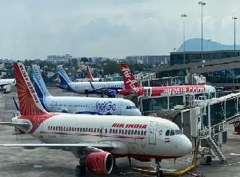 പാക് വ്യോമപാതയില്‍  ഇന്ത്യന്‍ വിമാനങ്ങള്‍ക്ക് ഏര്‍പ്പെടുത്തിയ വിലക്ക് ഡിസംബര്‍ 24 വരെ നീട്ടി