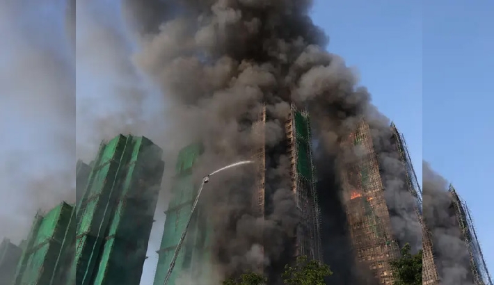 ഹോങ്കോങ്ങില്‍ പാര്‍പ്പിട സമുച്ചയത്തില്‍ വന്‍ തീപിടിത്തം; താമസക്കാര്‍ കുടുങ്ങി, നിരവധി പേര്‍ക്ക് പരുക്ക്