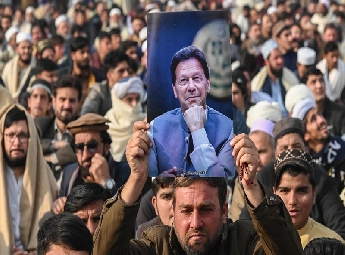 ഇമ്രാന്‍ഖാന്‍ കൊല്ലപ്പെട്ടെന്ന് അഭ്യൂഹം; അഡിയാല ജയിലിലേക്ക് അനുയായികള്‍ ഇരച്ചുകയറിയെന്നും വാര്‍ത്ത