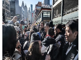 ചൈനാടൗണില്‍ ഐസ് റെയ്ഡ് ഭീഷണി- പ്രതിഷേധക്കാര്‍ അറസ്റ്റില്‍;  ലോവര്‍ മാന്‍ഹട്ടനില്‍ വന്‍ കലഹം