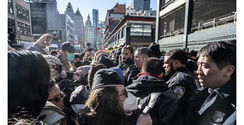 ചൈനാടൗണില്‍ ഐസ് റെയ്ഡ് ഭീഷണി- പ്രതിഷേധക്കാര്‍ അറസ്റ്റില്‍;  ലോവര്‍ മാന്‍ഹട്ടനില്‍ വന്‍ കലഹം